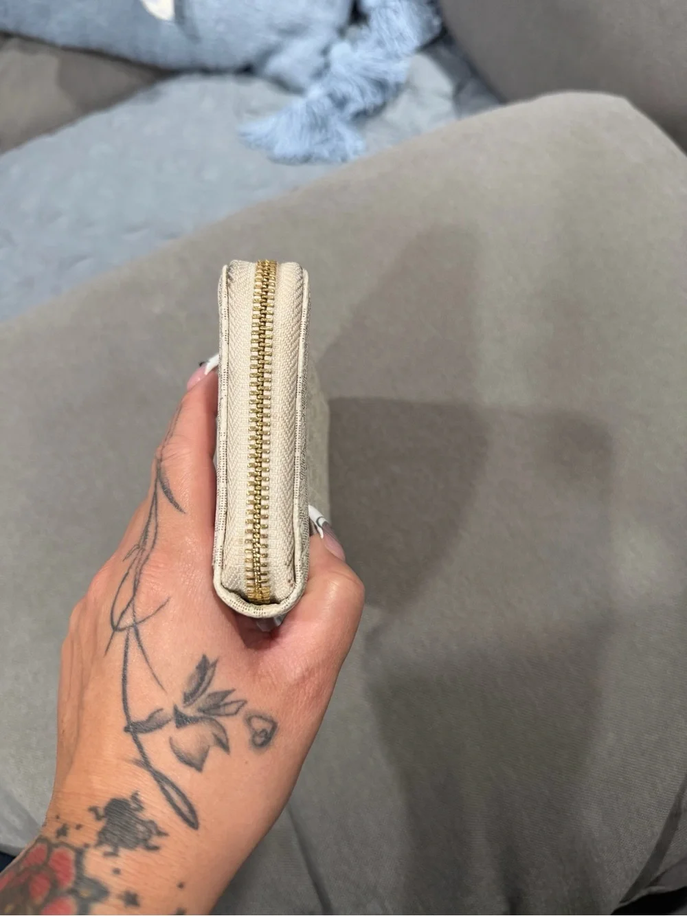 Michael Kors Cream/White MK Logo Zip Wallet with Gold Hardware